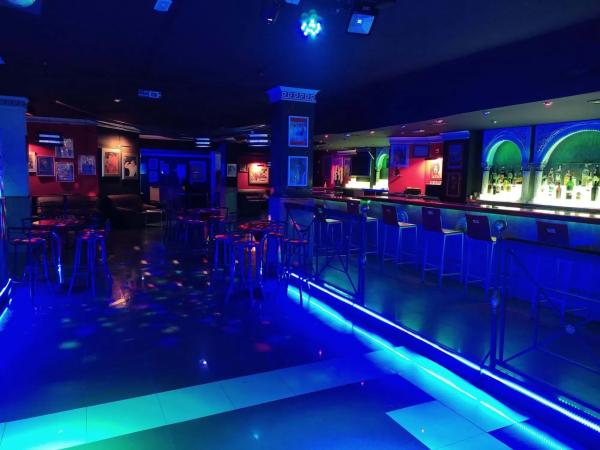 Local en avenida Alfredo Nobel