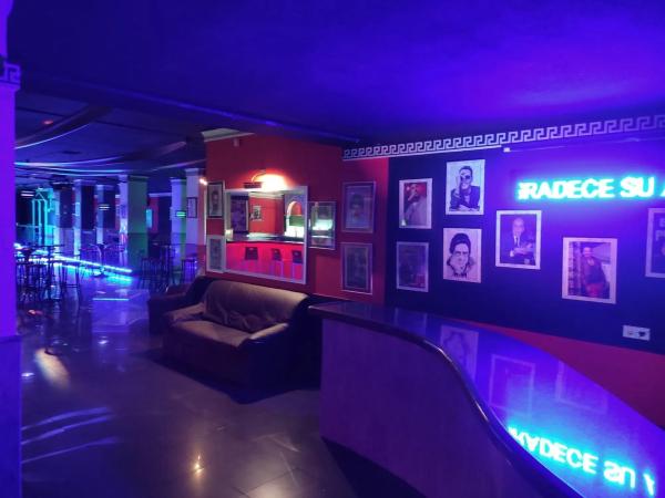 Local en avenida Alfredo Nobel