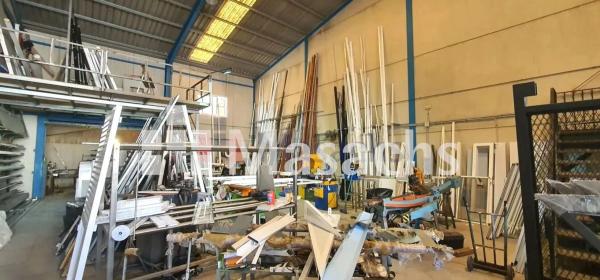 Nave en calle Escultores Hermanos Blanco