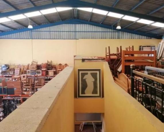 Nave en avenida Delfina Viudes