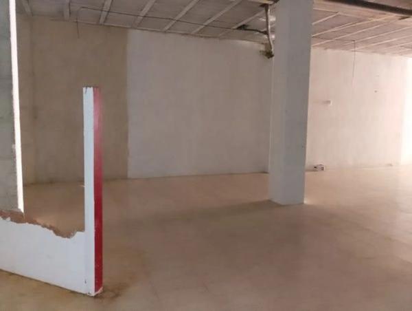 Local o nave en Calle Finlandia