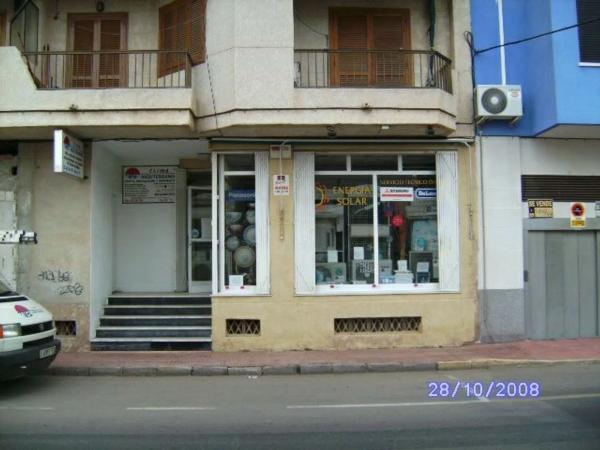 Local en avenida Diego Ramírez Pastor