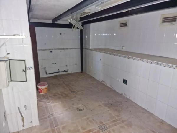 Local en avenida Roentgen