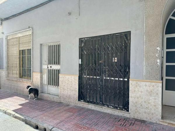 Local en calle Noruega s/n