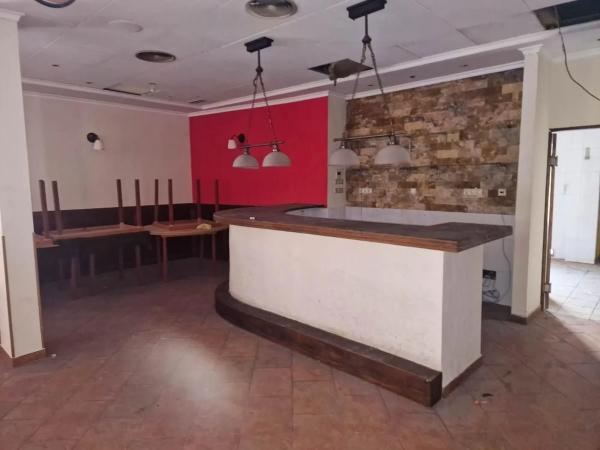 Local en avenida Roentgen