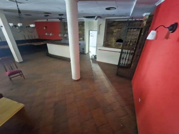 Local en avenida Roentgen