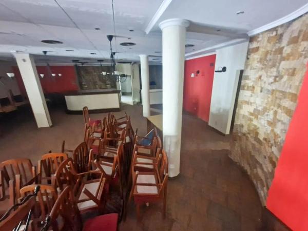 Local en avenida Roentgen