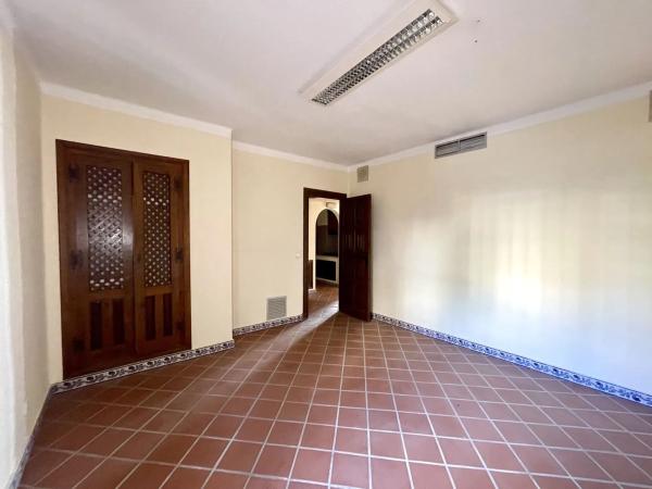 Local en avenida Roentgen, 5