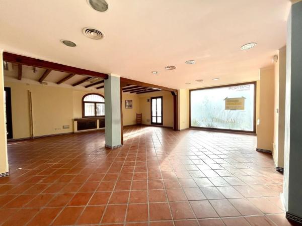 Local en avenida Roentgen, 5