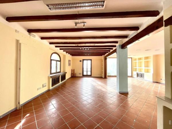 Local en avenida Roentgen, 5