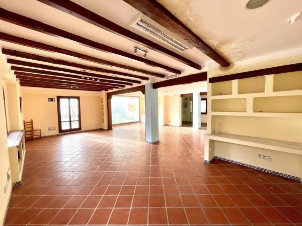 Local en avenida Roentgen, 5