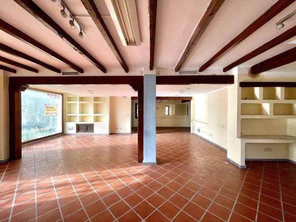 Local en avenida Roentgen, 5