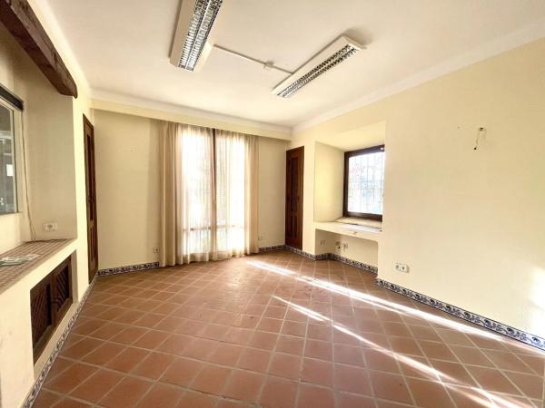 Local en avenida Roentgen, 5