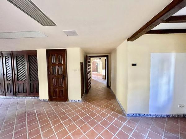 Local en avenida Roentgen, 5