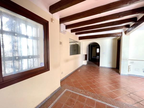 Local en avenida Roentgen, 5