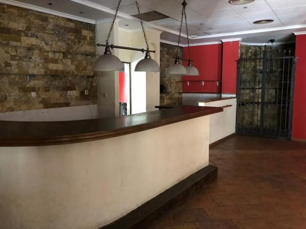 Local en avenida Roentgen, 2