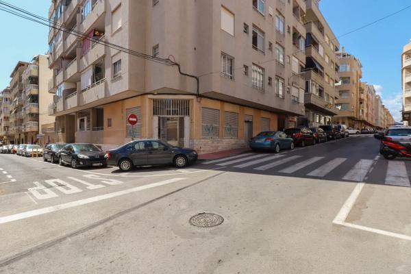 Local en calle la Loma, 82