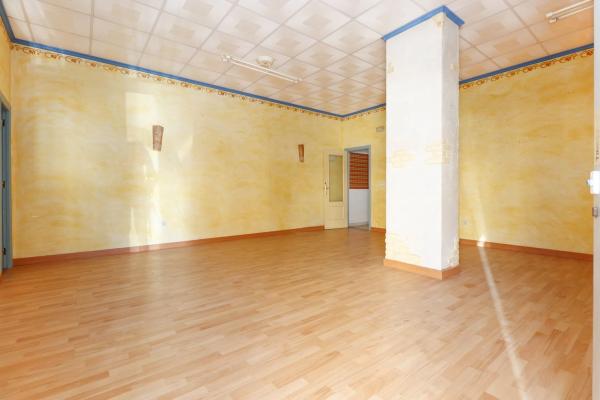 Local en calle la Loma, 82