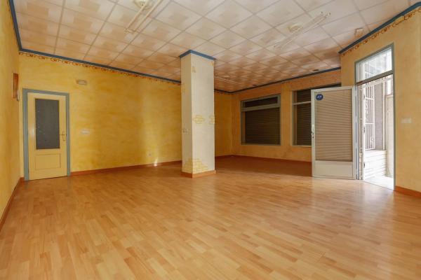 Local en calle la Loma, 82