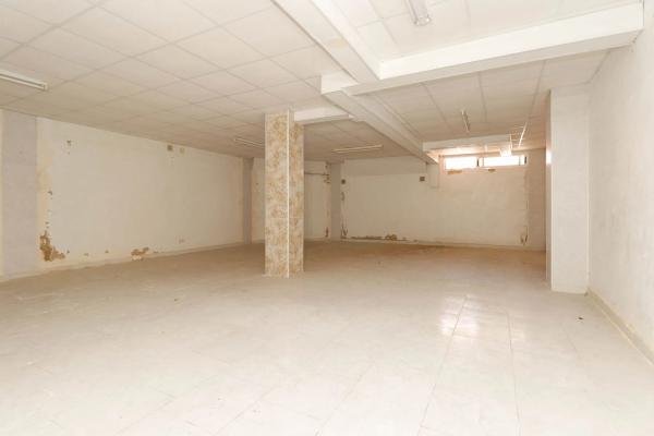 Local en calle la Loma, 82