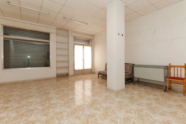 Local en calle la Loma, 82