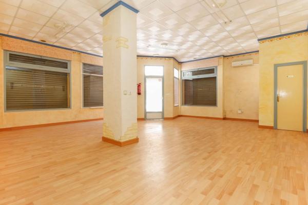 Local en calle la Loma, 82