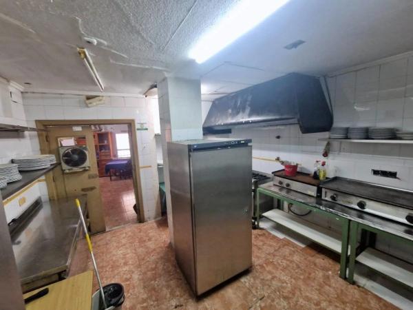 Local en calle Almudena