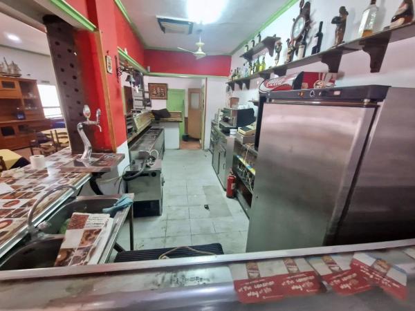 Local en calle Almudena