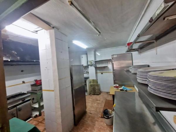 Local en calle Almudena