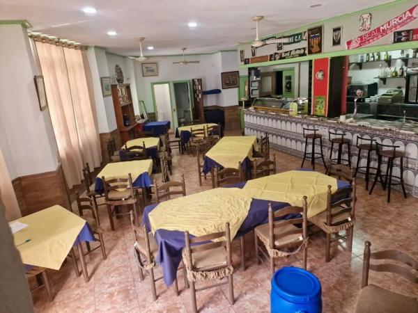 Local en calle Almudena