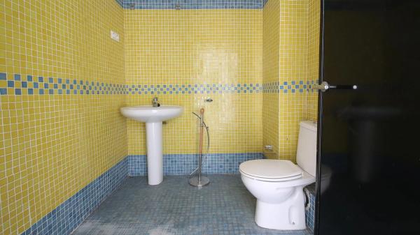 Local en calle Zoa, 23