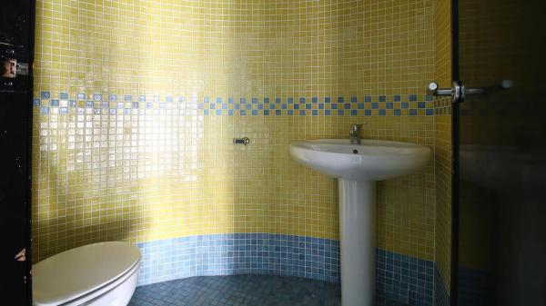 Local en calle Zoa, 23