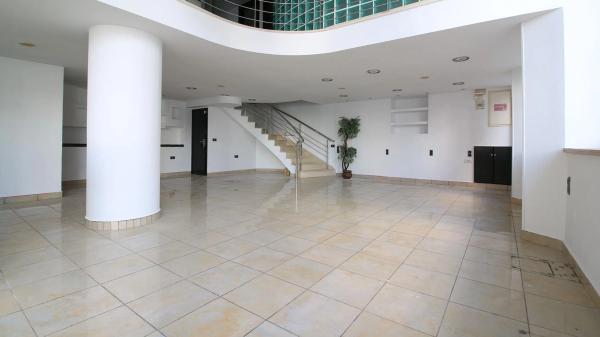 Local en calle Zoa, 23