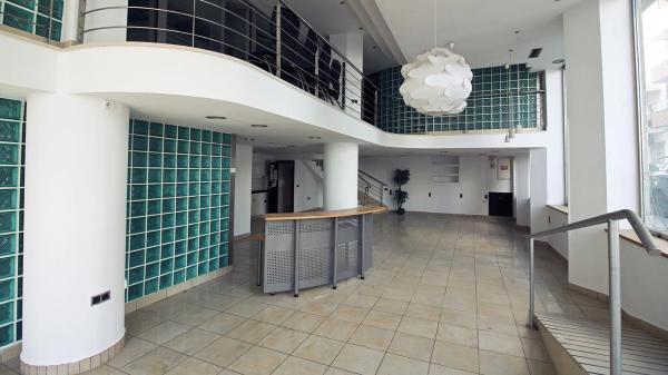 Local en calle Zoa, 23