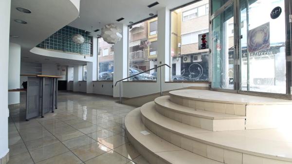 Local en calle Zoa, 23