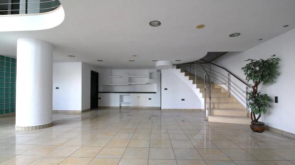 Local en calle Zoa, 23