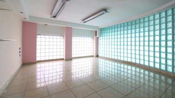 Local en calle Zoa, 23