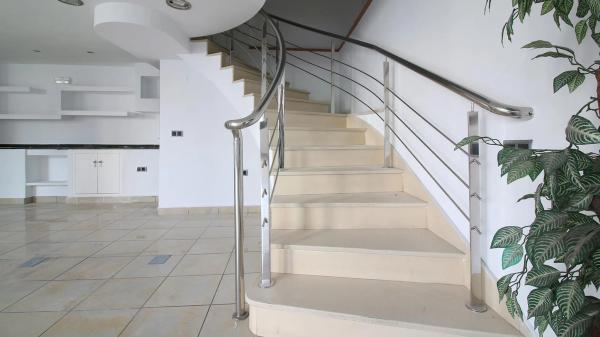 Local en calle Zoa, 23