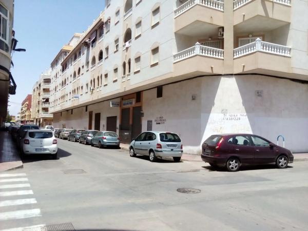 Local en calle San Pascual, 235