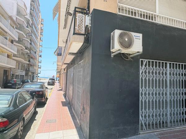 Local en calle Almirante Antequera