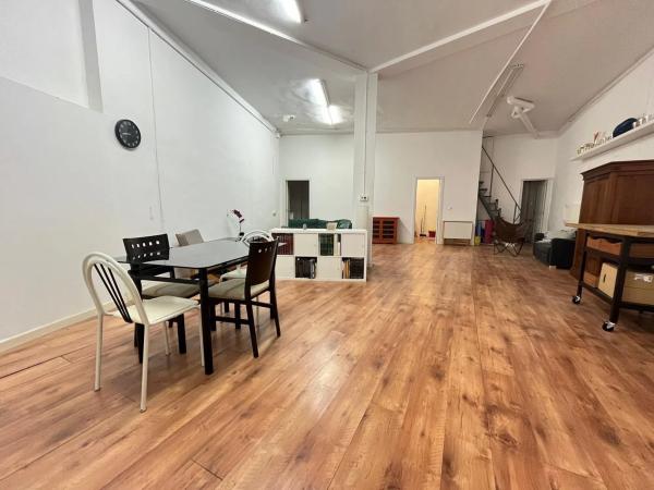 Local en plaza Reis Catòlics, 32