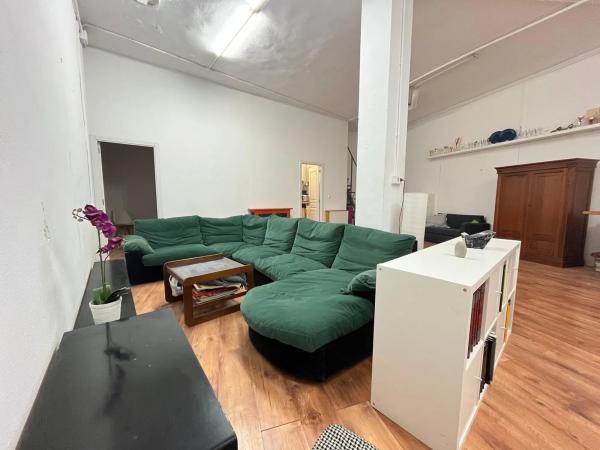 Local en plaza Reis Catòlics, 32