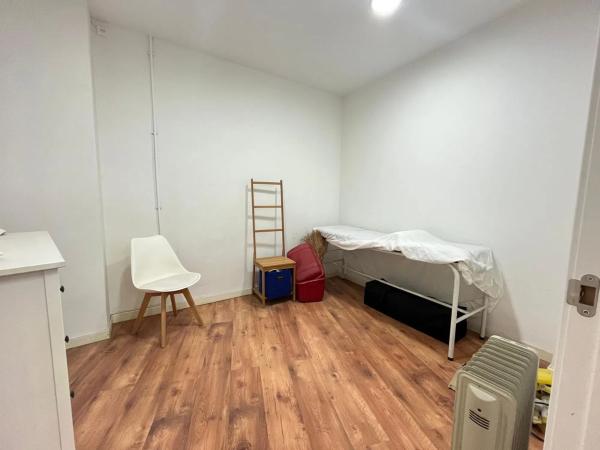 Local en plaza Reis Catòlics, 32