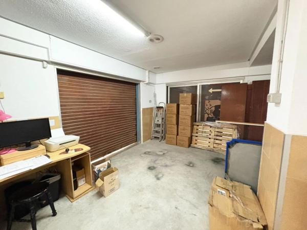 Local en calle Almirante Antequera