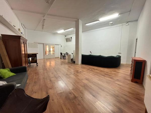 Local en plaza Reis Catòlics, 32