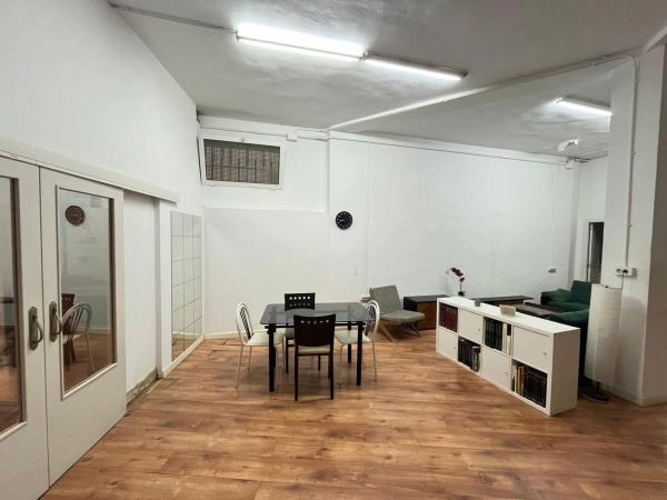 Local en plaza Reis Catòlics, 32