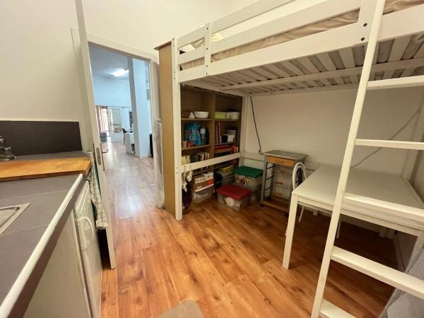 Local en plaza Reis Catòlics, 32