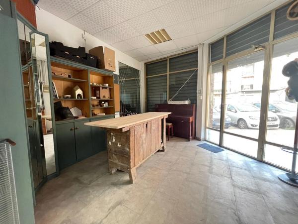 Local en plaza Reis Catòlics, 32