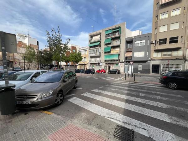 Local en plaza Reis Catòlics, 32