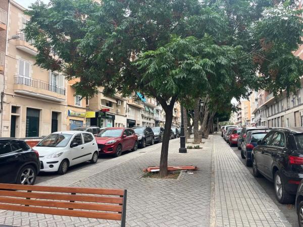 Local en plaza Reis Catòlics, 32